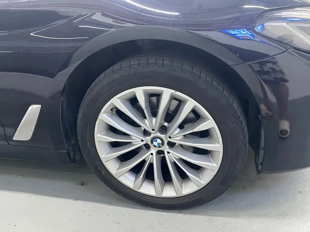 BMW 5 Series — миниатюра 14