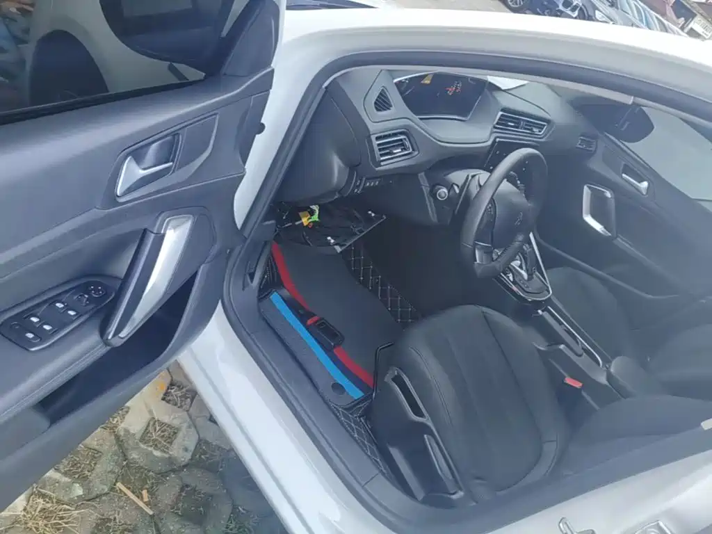 Peugeot 308 — миниатюра 16