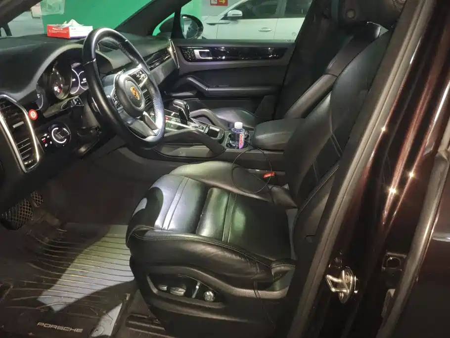 Porsche Cayenne — миниатюра 9
