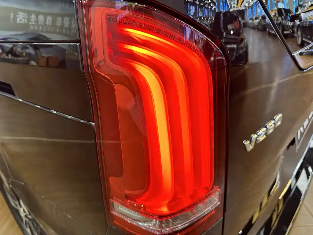 Mercedes-Benz V-Class — миниатюра 14