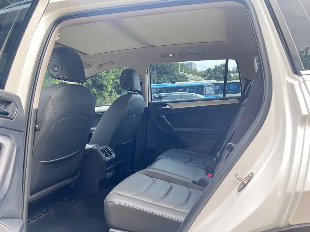 Volkswagen Tiguan L PHEV — миниатюра 11