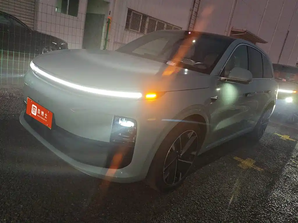 Li Auto Li L6 2025