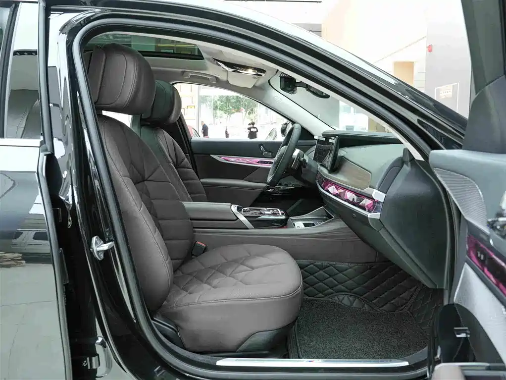 BMW 7 Series — миниатюра 12