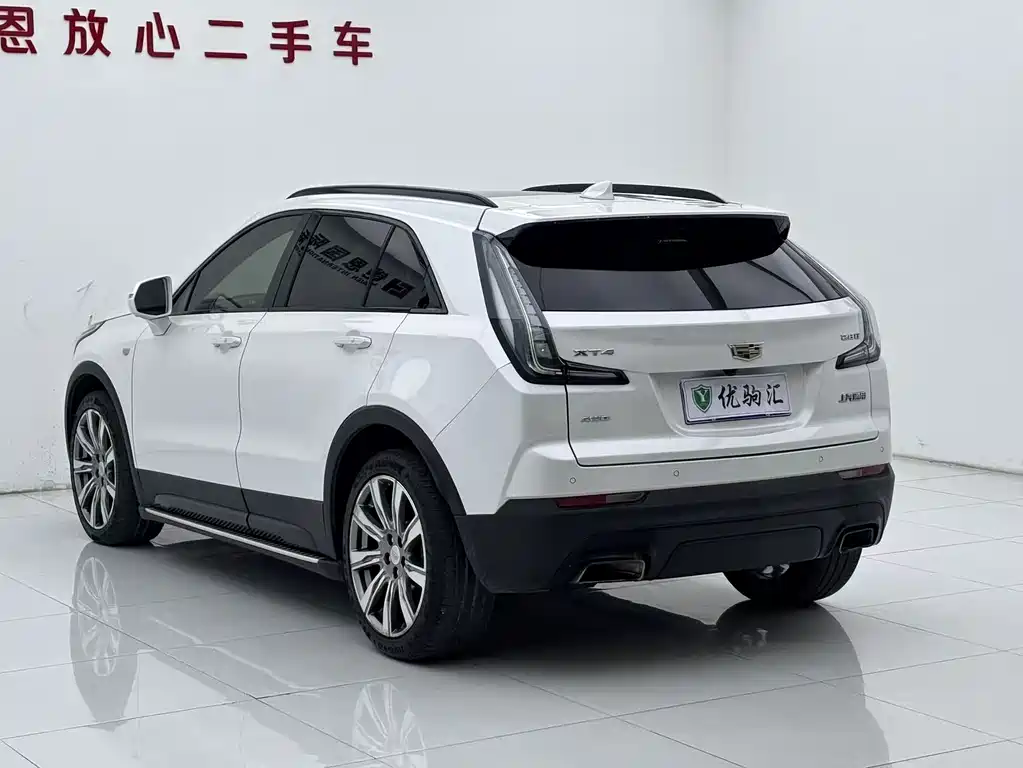 CADILLAC XT4