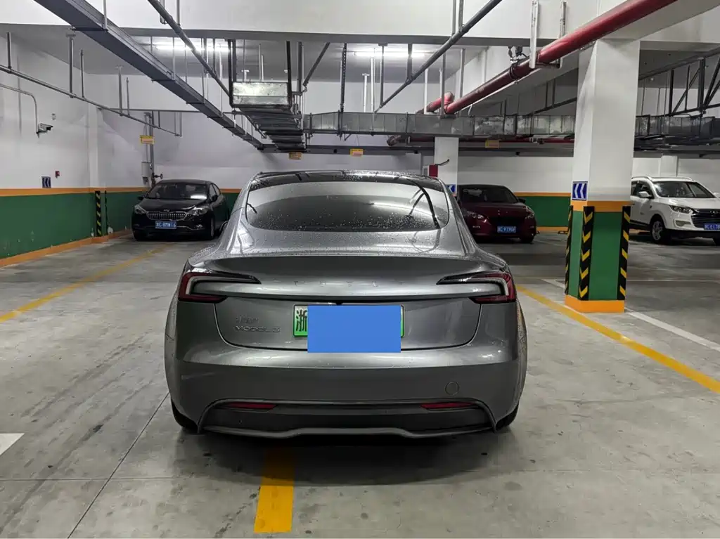 Tesla Model 3 — миниатюра 7