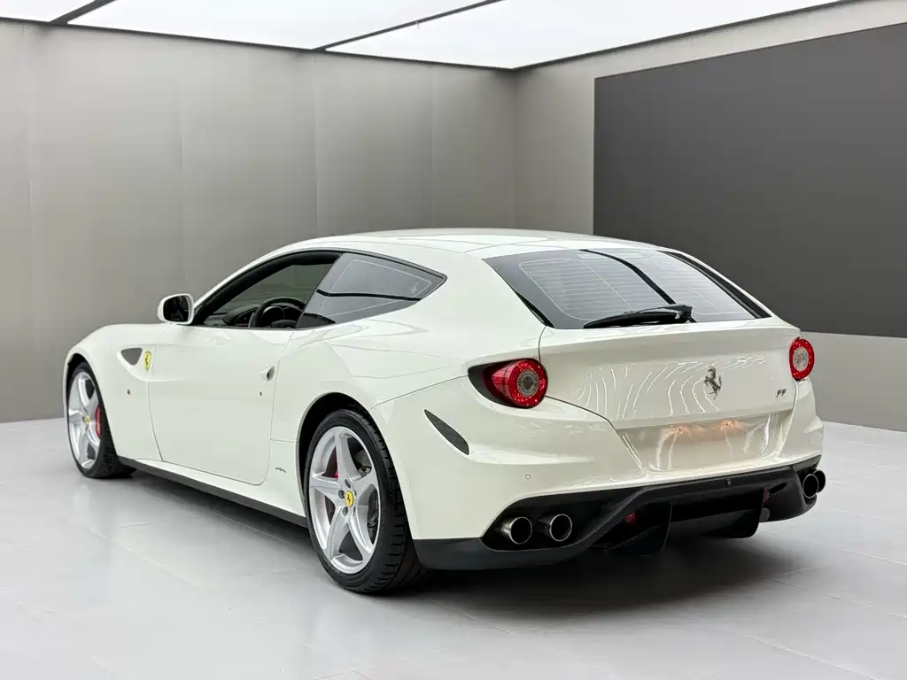 Ferrari FF — миниатюра 6