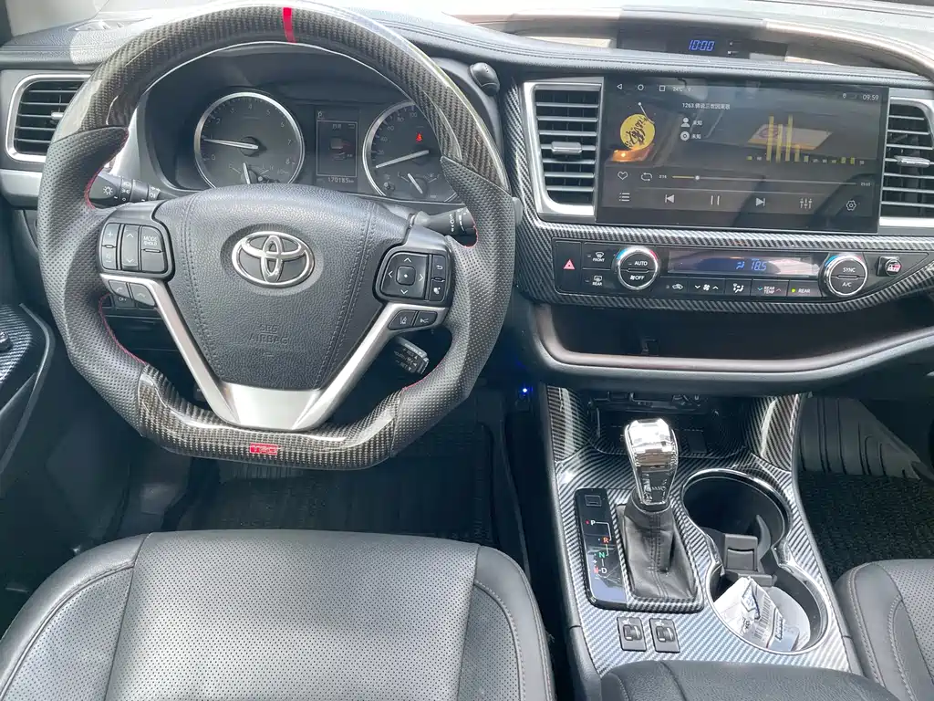 Toyota Highlander 2018 2.0T Luxury 7 мест V