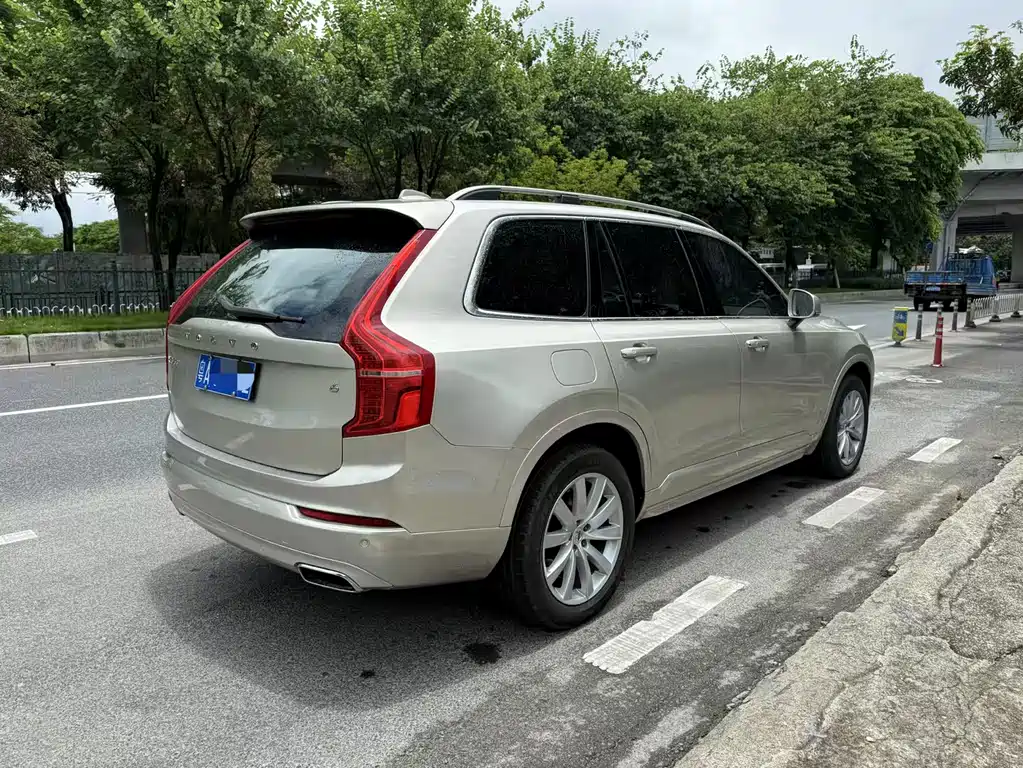 Volvo XC90 — миниатюра 6