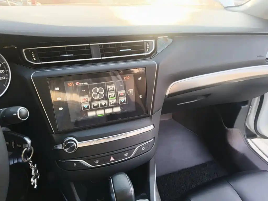 Peugeot 408 — миниатюра 13
