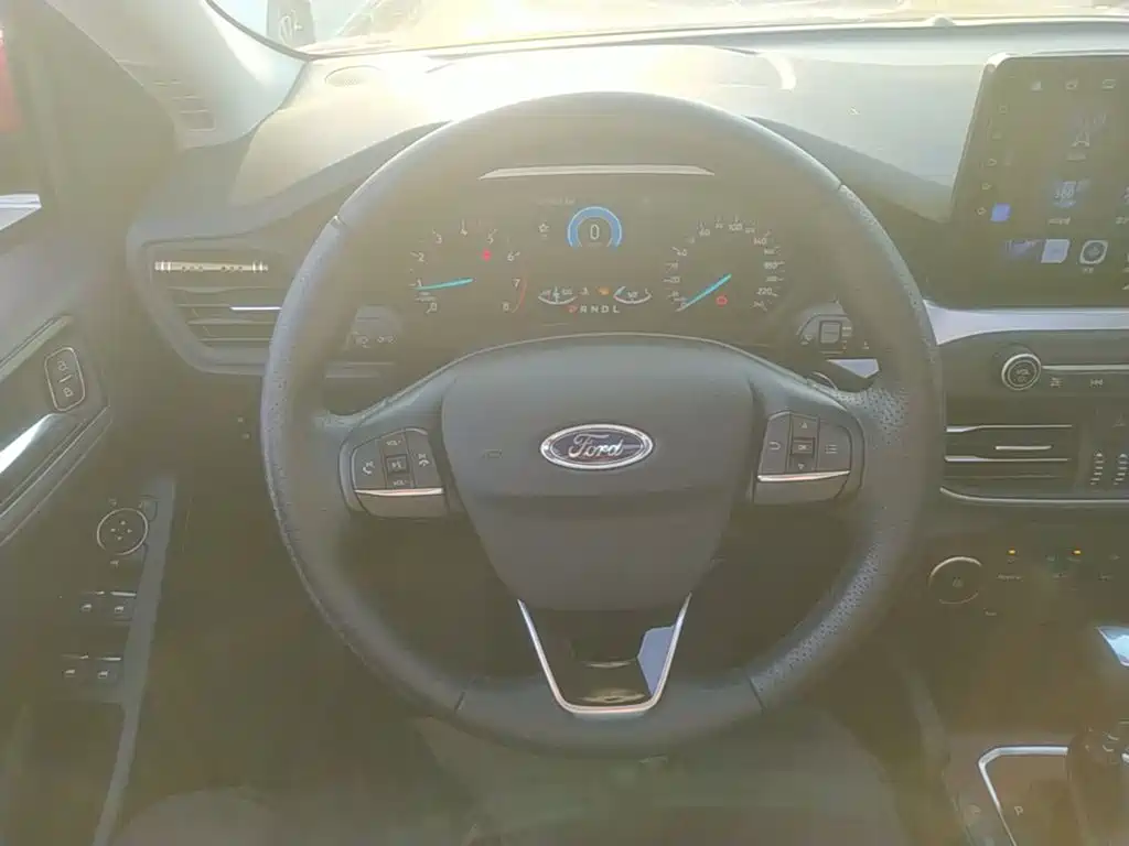Ford Focus — миниатюра 11