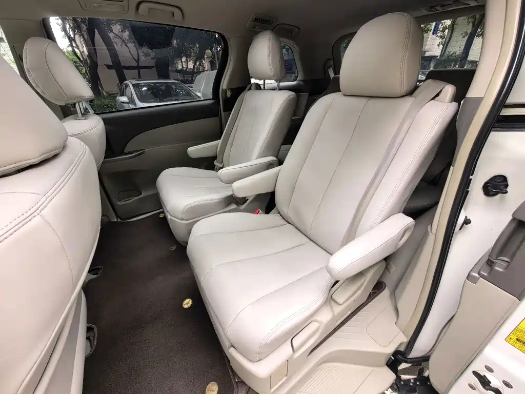 Toyota Previa — миниатюра 15