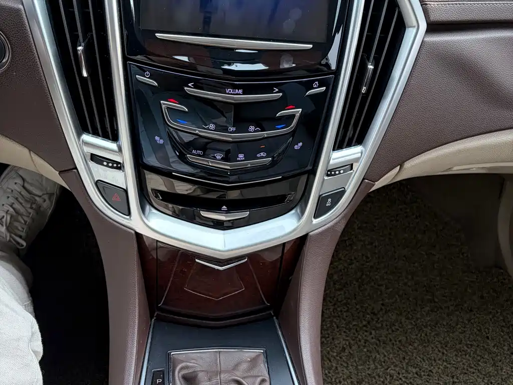 Cadillac SRX — миниатюра 7