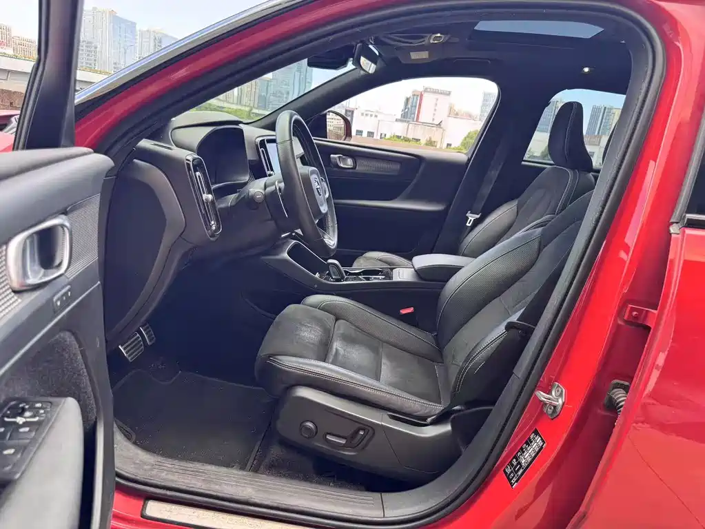Volvo XC40 — миниатюра 8