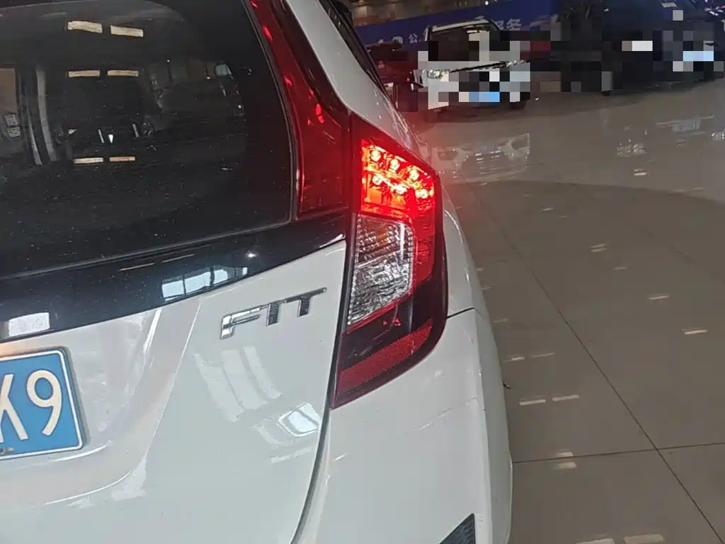 Honda Fit — миниатюра 8