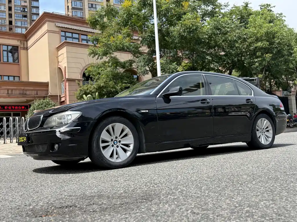 BMW 7 Series — миниатюра 7