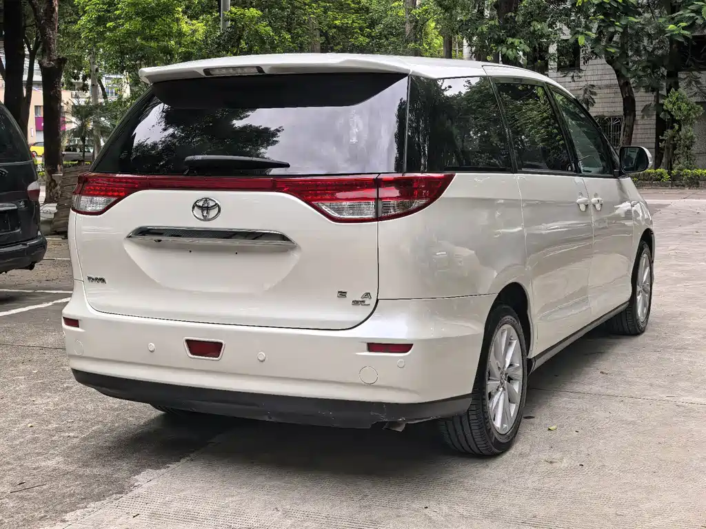 Toyota Previa — миниатюра 4