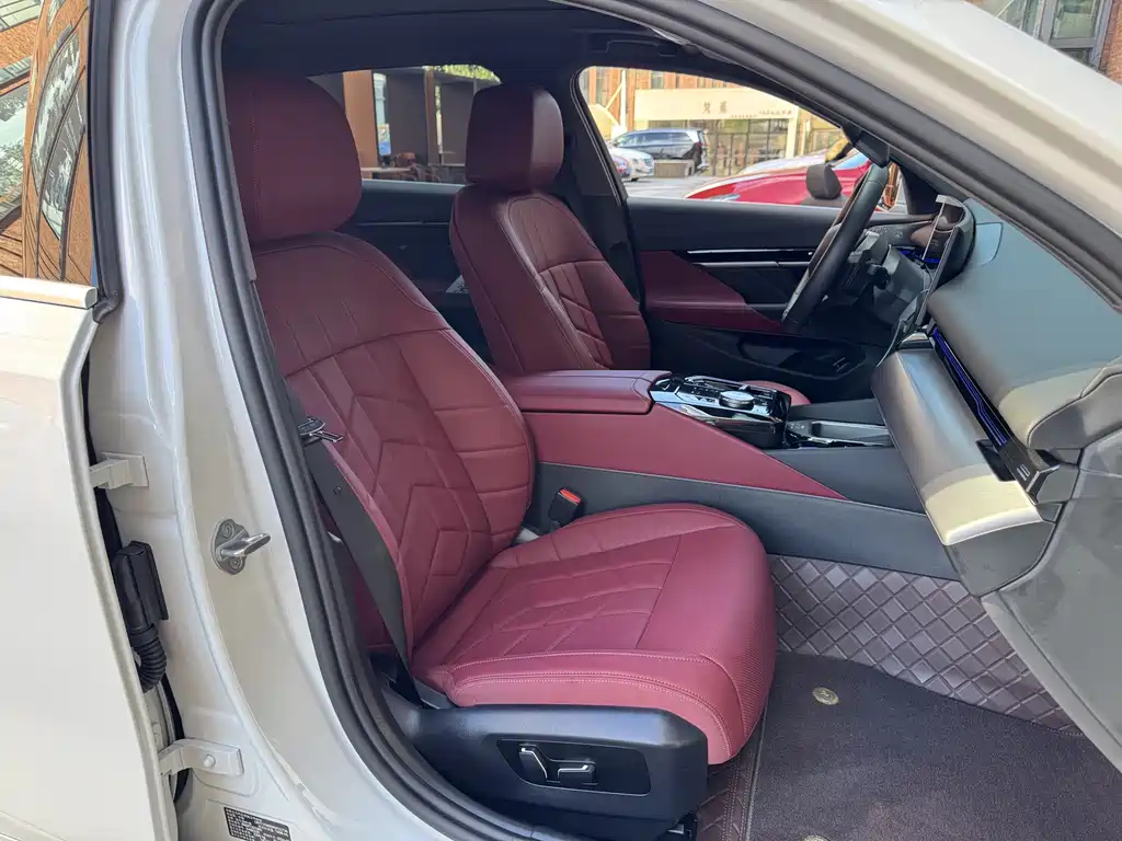 BMW 5 Series — миниатюра 21