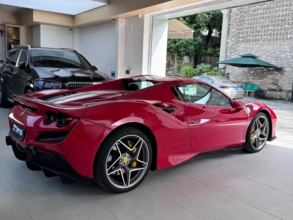 Ferrari F8 — миниатюра 2