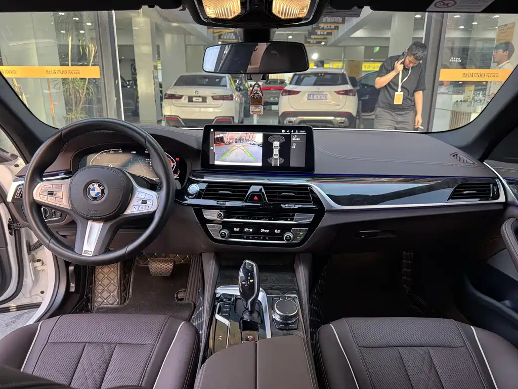 BMW 5 Series — миниатюра 10