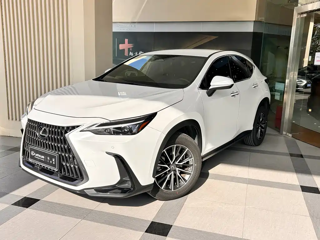 Lexus NX 2022