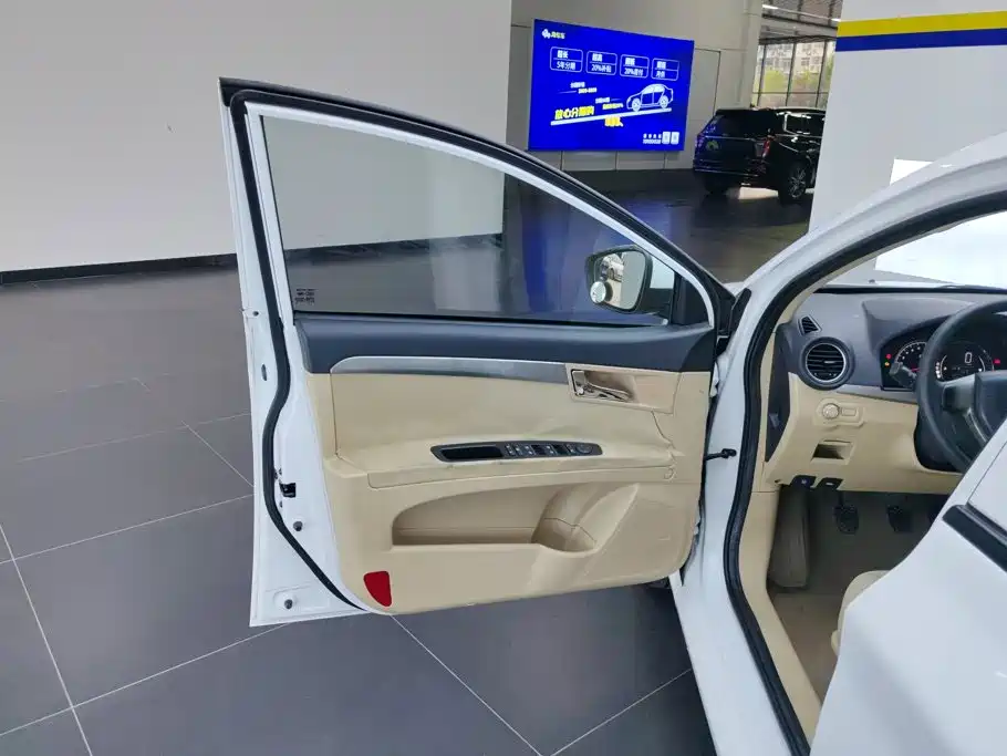 Roewe 350 — миниатюра 7