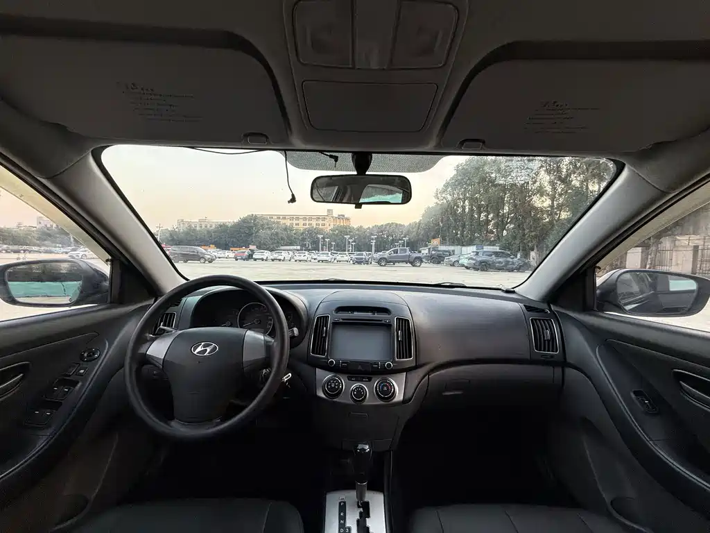 Hyundai Elantra — миниатюра 5