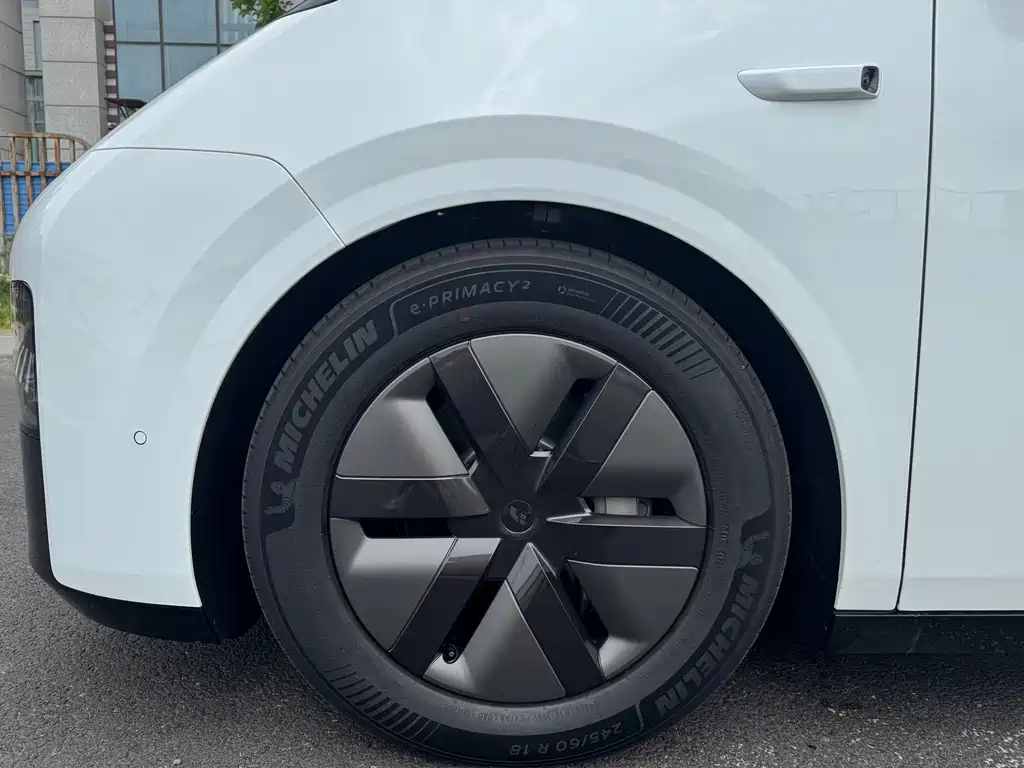 Li Auto Li MEGA — миниатюра 5