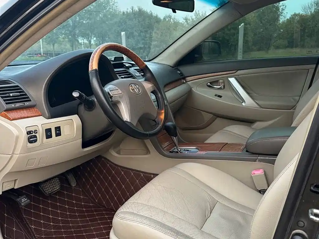 Toyota Camry — миниатюра 8