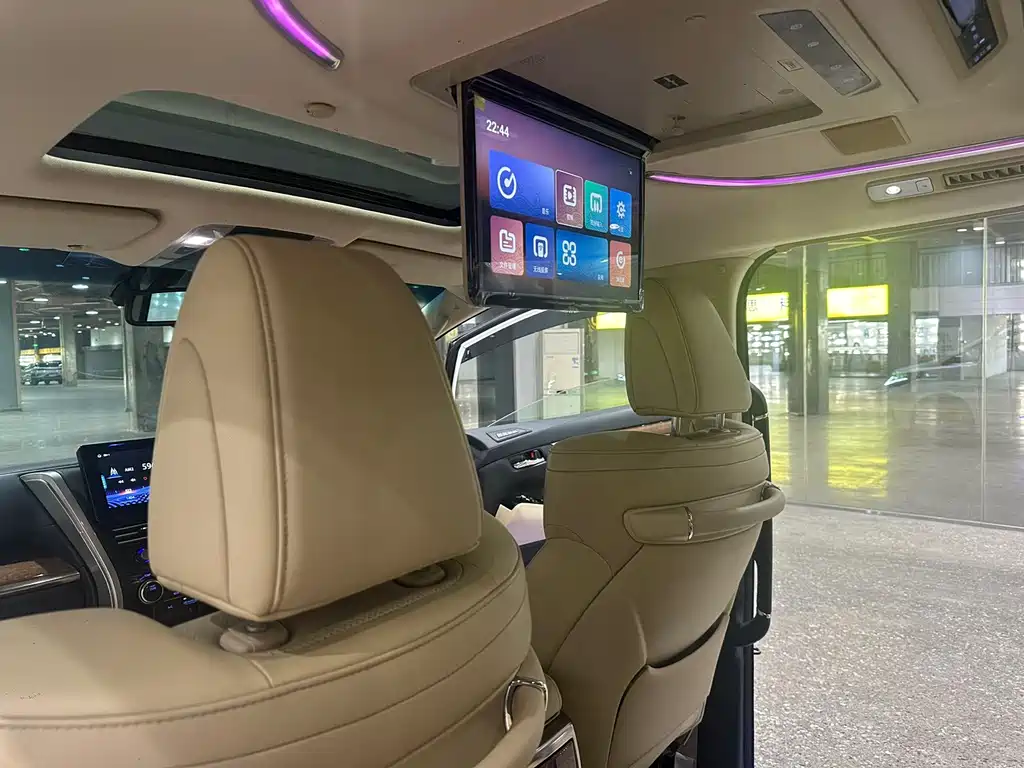Toyota Alphard — миниатюра 17