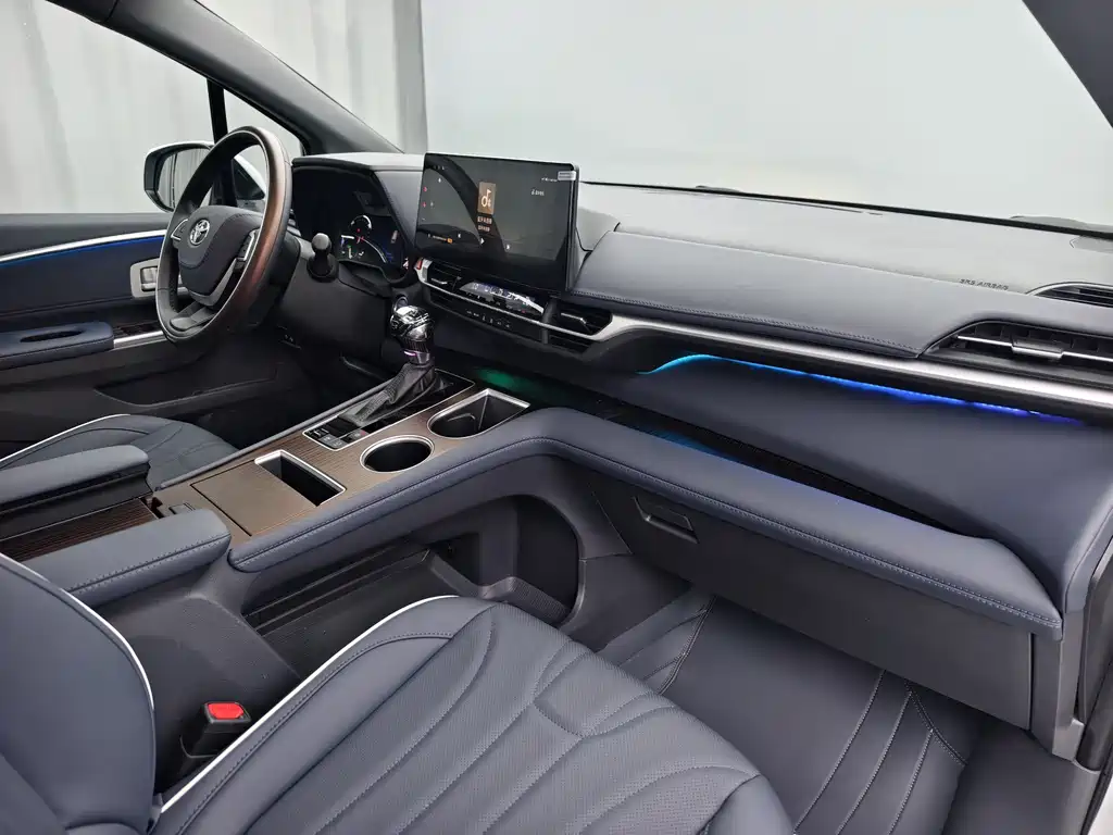 Toyota Sienna — миниатюра 7