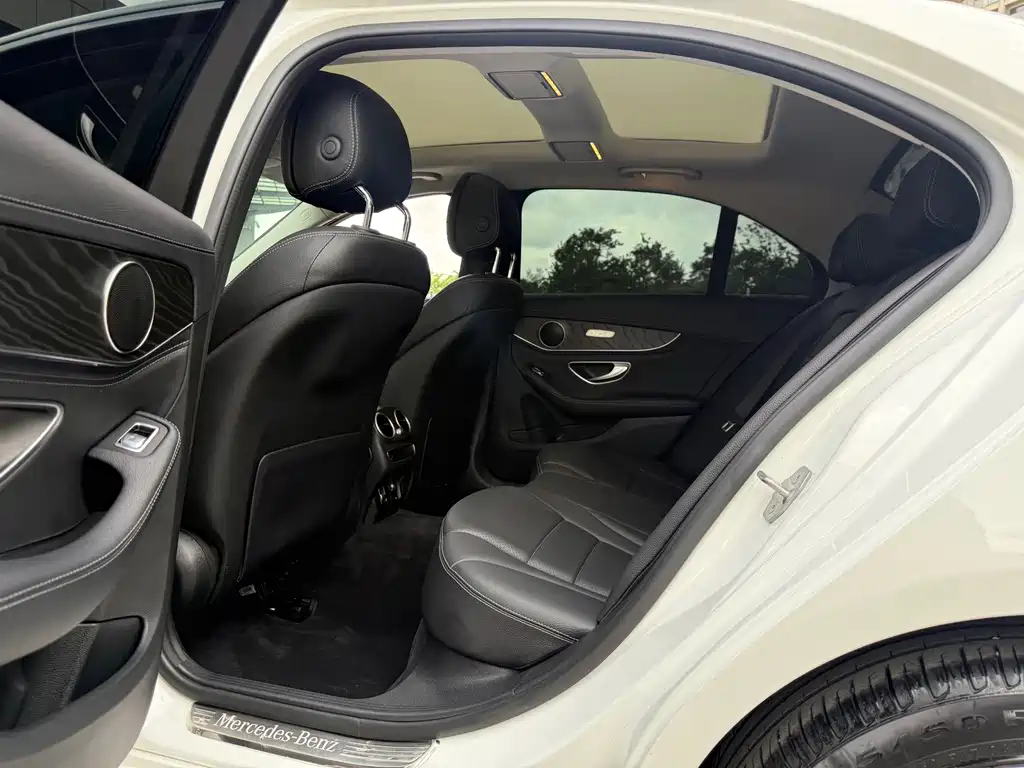 Mercedes-Benz C-Class — миниатюра 6