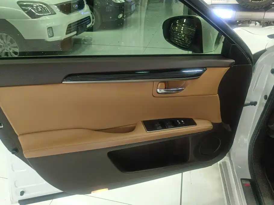 Lexus ES — миниатюра 7