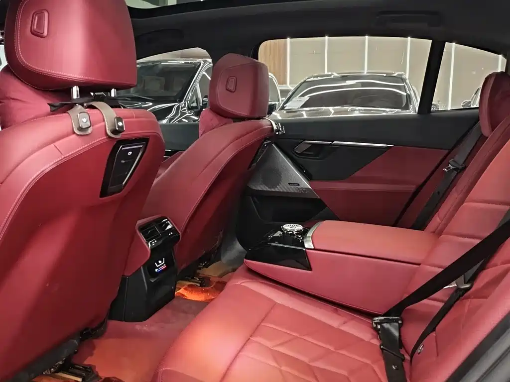 BMW 5 Series — миниатюра 5