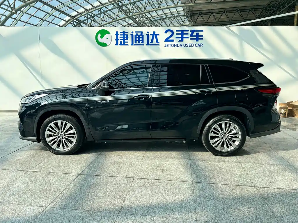 TOYOTA HIGHLANDER