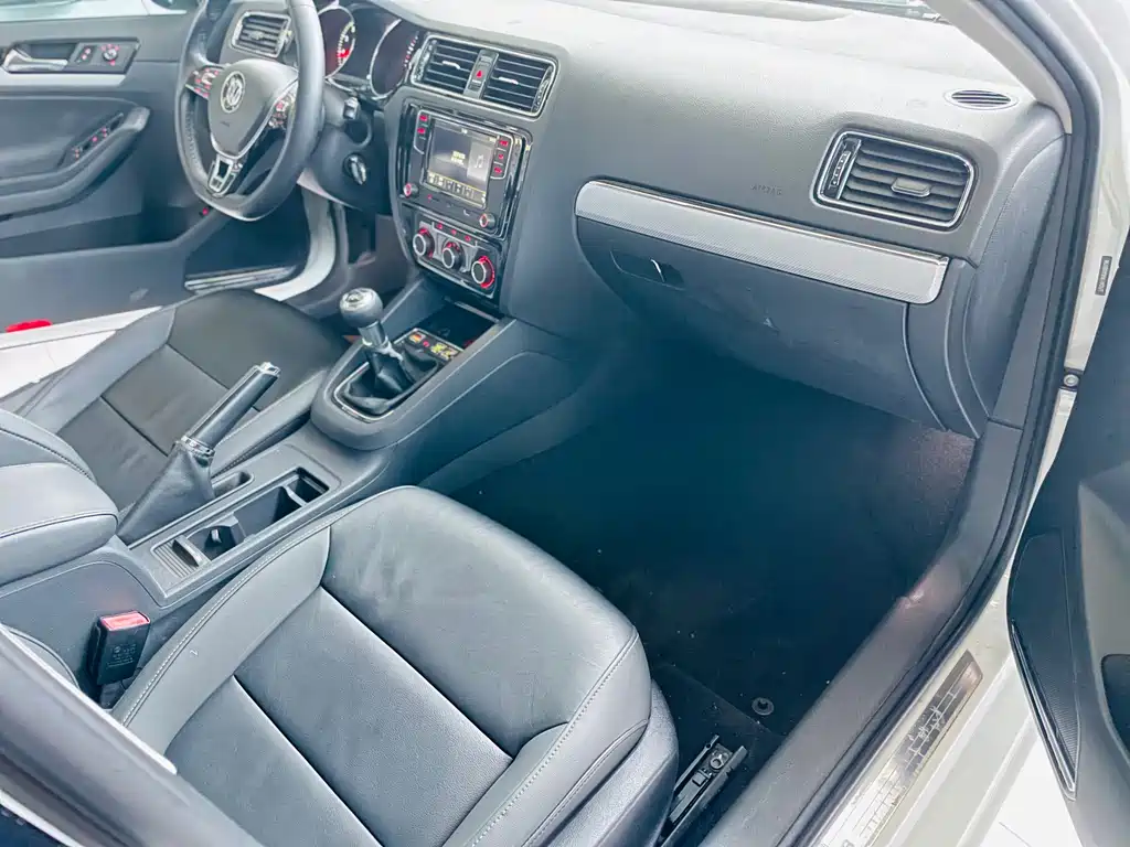 Volkswagen Sagitar — миниатюра 7