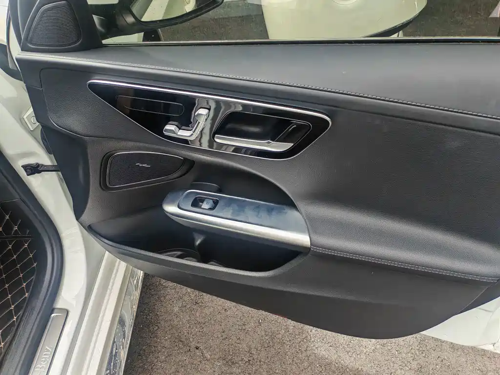 Mercedes-Benz C-Class — миниатюра 5