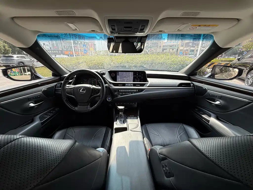 Lexus ES 2018 300h Executive V