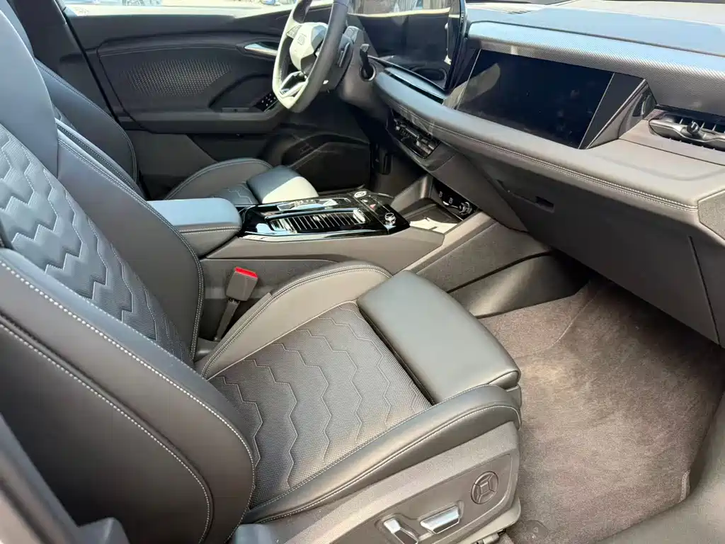 Audi Q6L e-tron — миниатюра 6