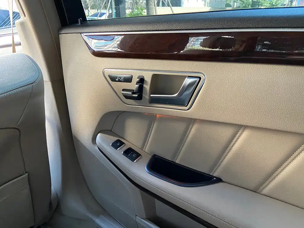 Mercedes-Benz E-Class — миниатюра 16
