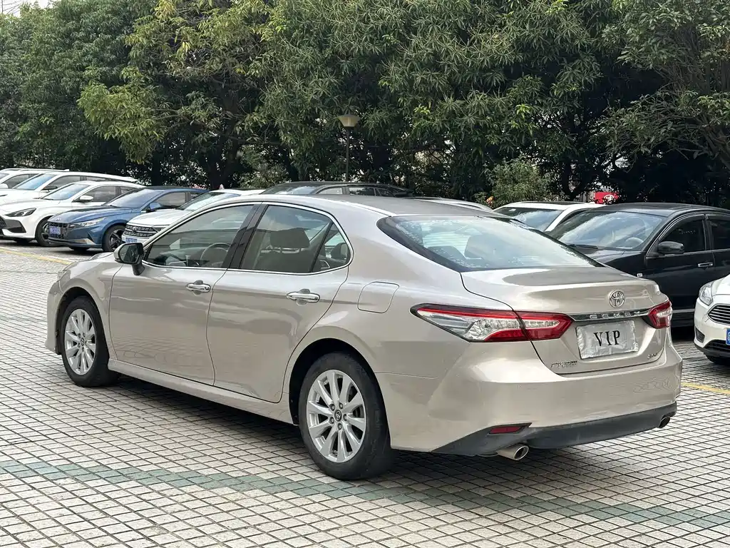 Toyota Camry — миниатюра 6