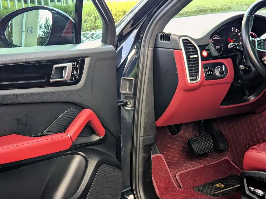 Porsche Cayenne — миниатюра 8
