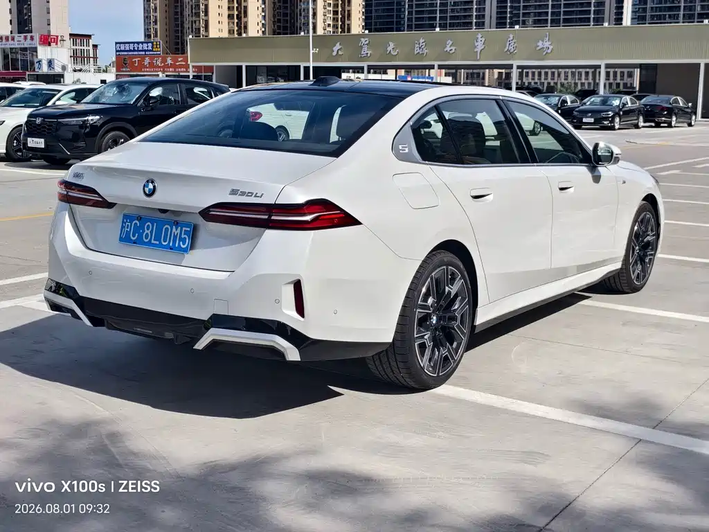 BMW 5 Series — миниатюра 7