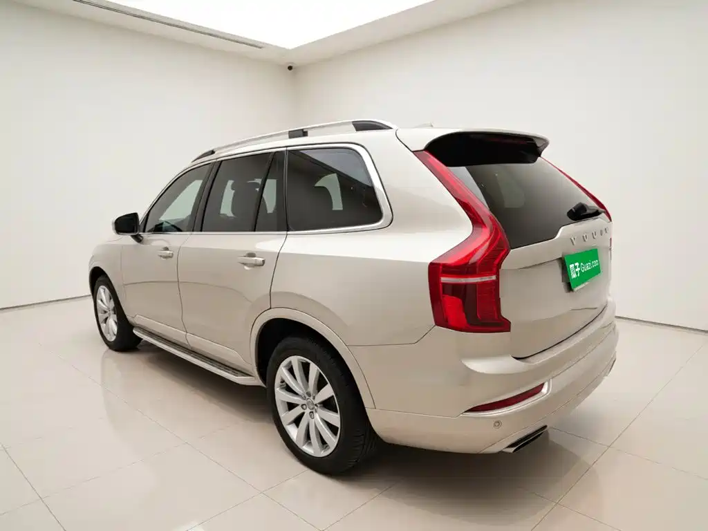 Volvo XC90 2017 T6 5 мест