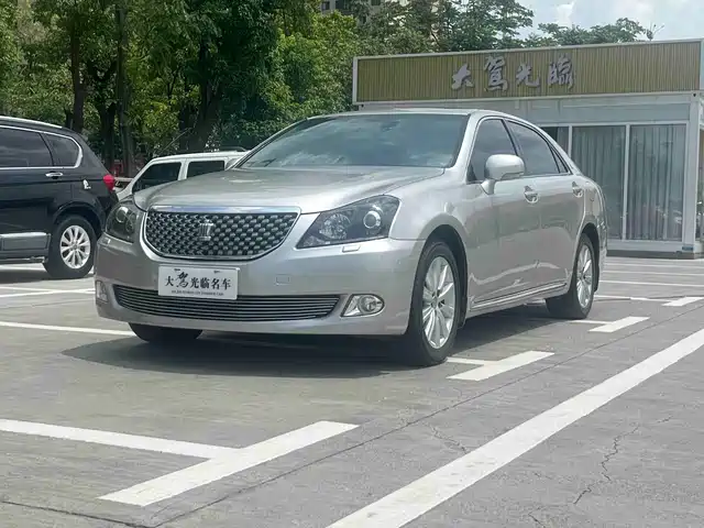 2012 Toyota Crown