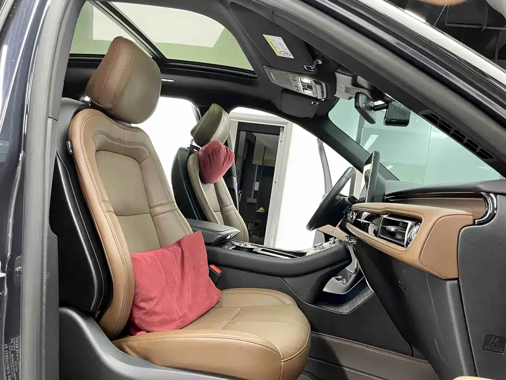 Lincoln Aviator 2023 3.0T V6 мест