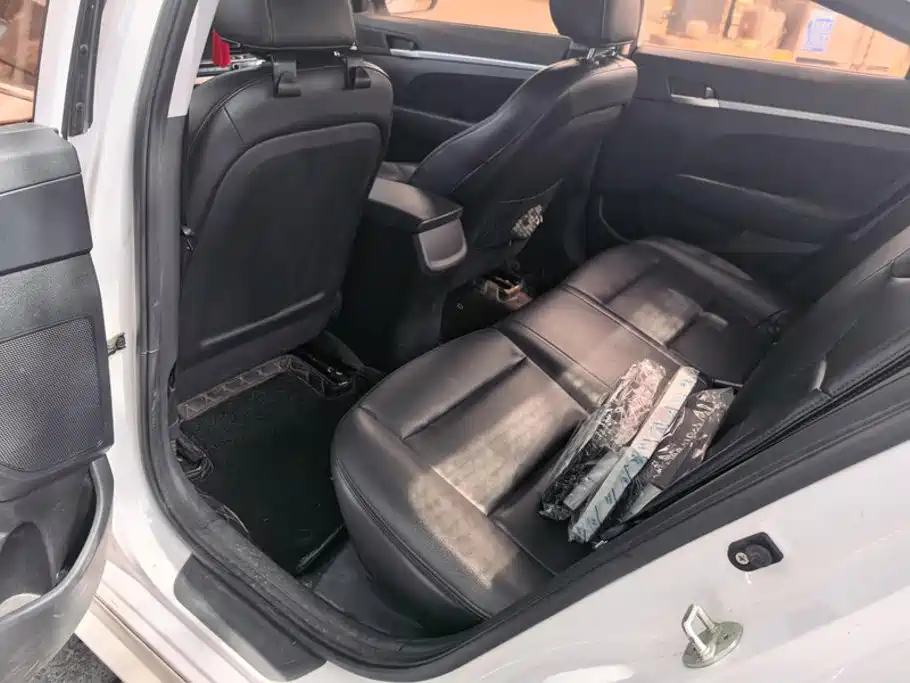 Hyundai Elantra — миниатюра 11