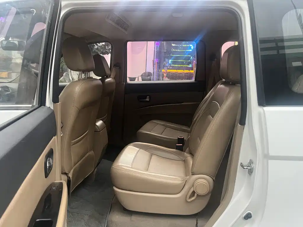 Wuling Hongguang — миниатюра 11