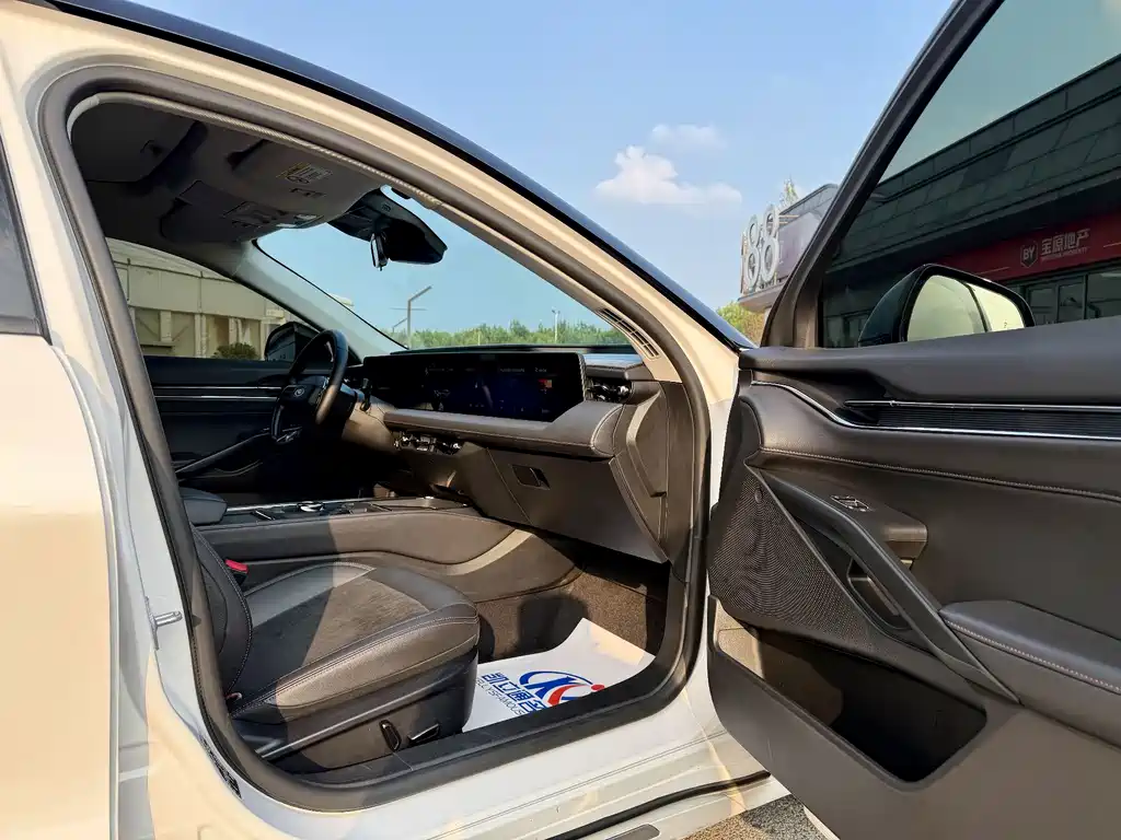 Ford Mondeo — миниатюра 9