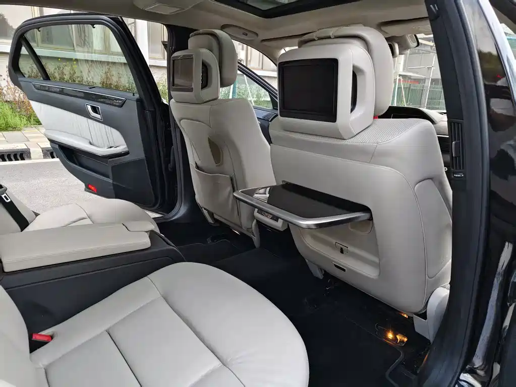 Mercedes-Benz E-Class — миниатюра 13