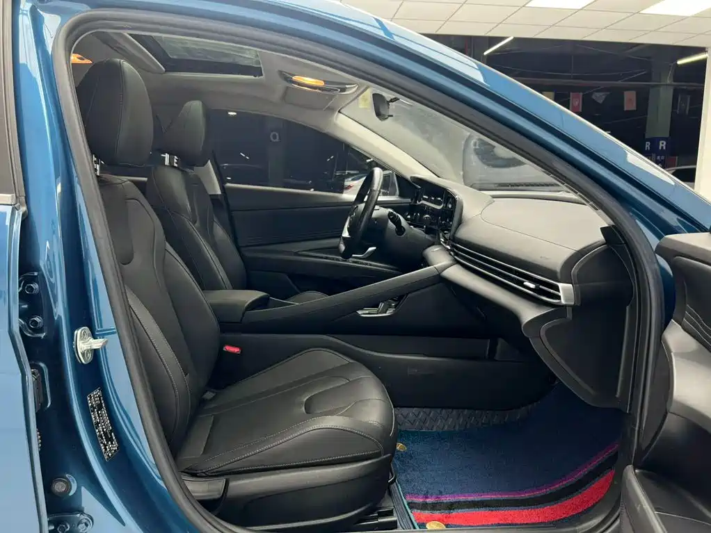 Hyundai Elantra — миниатюра 18